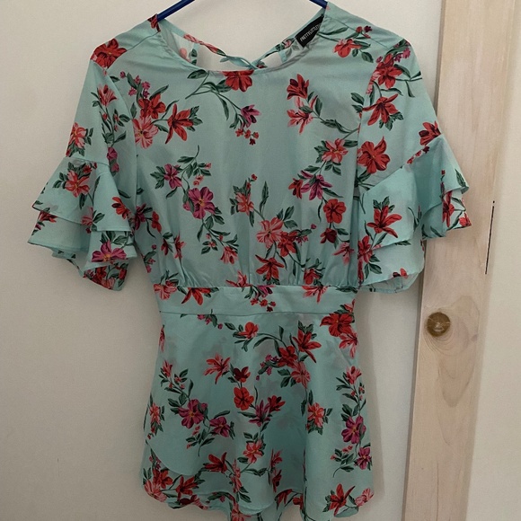PrettyLittleThing Floral Shorts Romper Sz. 4 - Picture 1 of 3